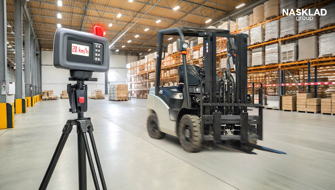 Максимальная скорость погрузчика на складе Обычно максимальная разрешенная скорость движения погрузчиков на складе и улице варьируется от 6 до 20 км/ч