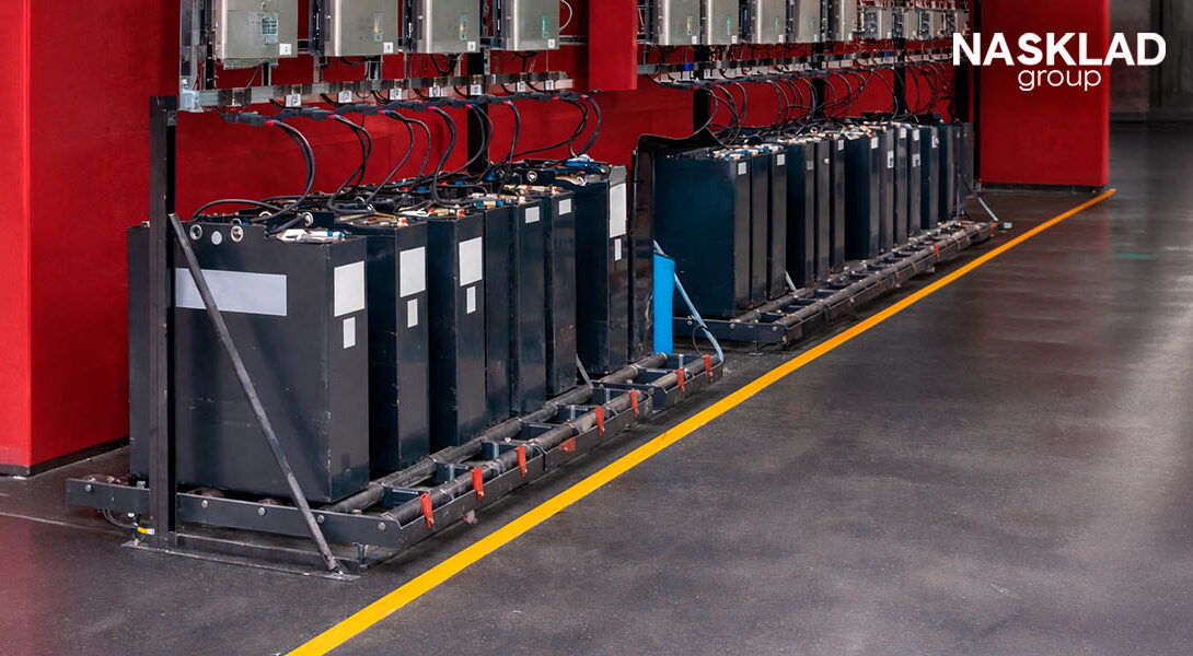 Восстанавливающий зарядный стенд. Восстановление тягового аккумулятора техники для склада. Восстановление тяговых кислотных аккумуляторных батарей (в том числе необслуживаемых гелевых AGM АКБ) техники для склада с помощью зарядного восстанавливающего стенда.